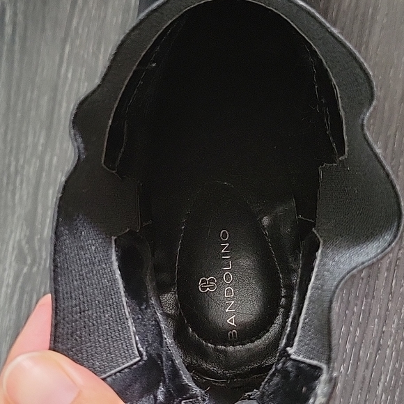 Bandolino women's size 7 black boots. - Picture 3 of 4